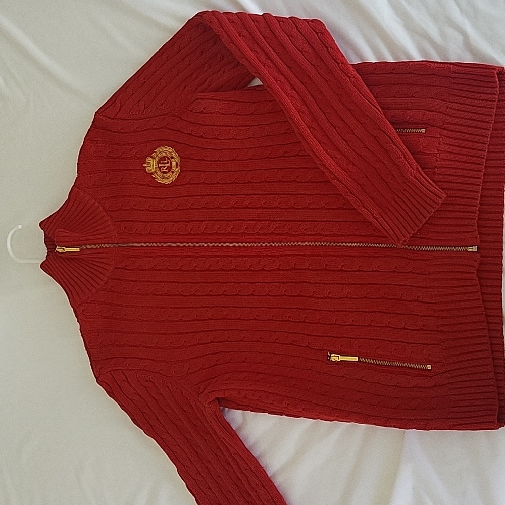 Sweater with zipper and pockets